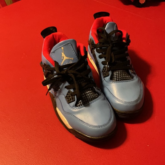 Air Jordans size 8 1/2 main image 6